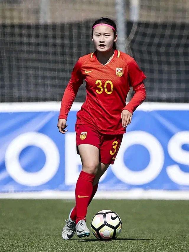 国际女足联赛中，中国选手风采依旧