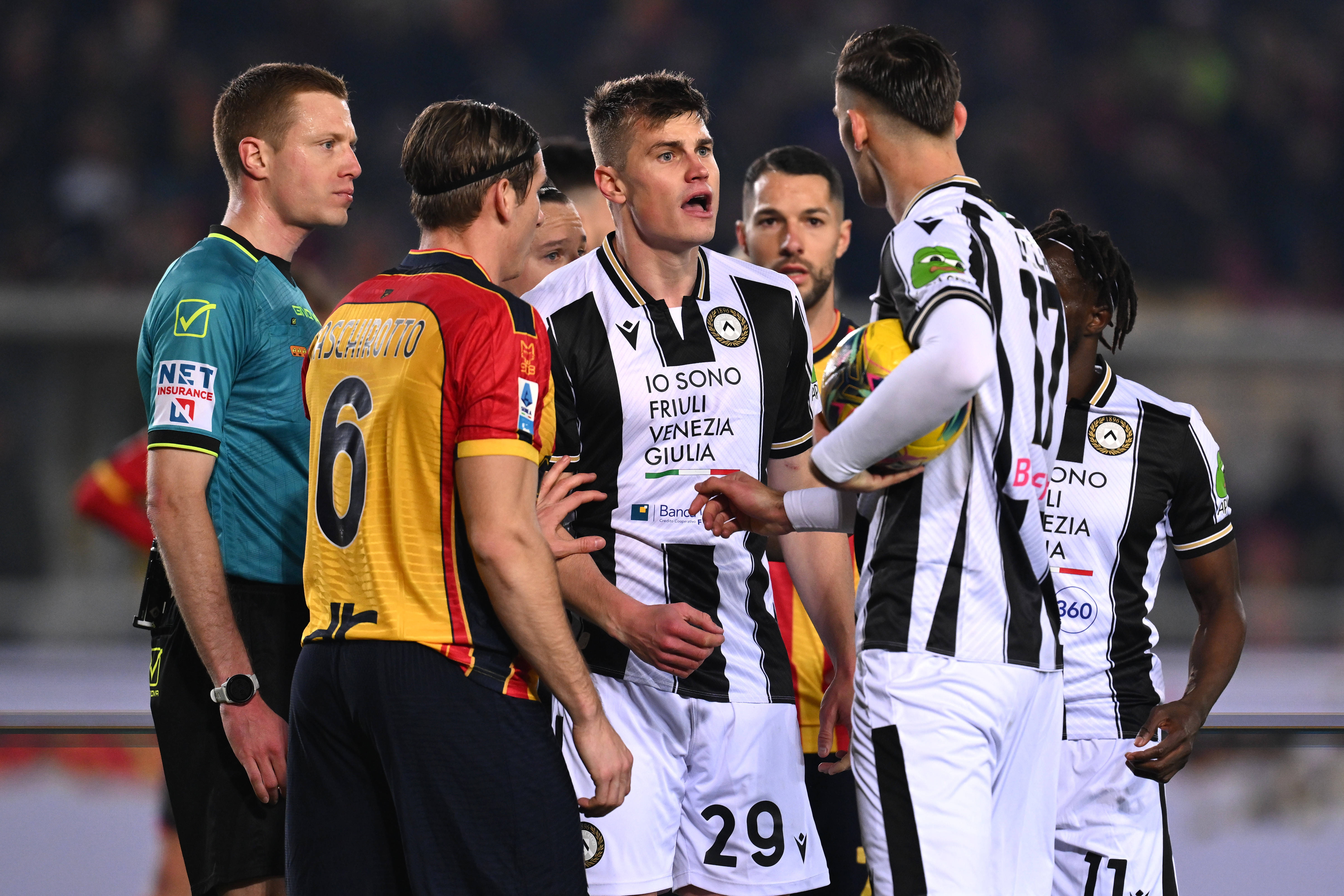 开云体育登录-佛罗伦萨客场战平，希望重返联赛前列