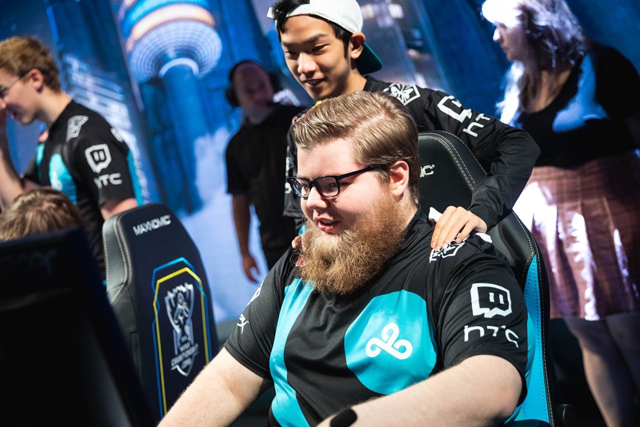 100T力克EG,Ruler团战一打五激烈交锋入围赛,引爆全场热议 100T力克EG,Ruler团战一打五激烈交锋入围赛,引爆全场热议