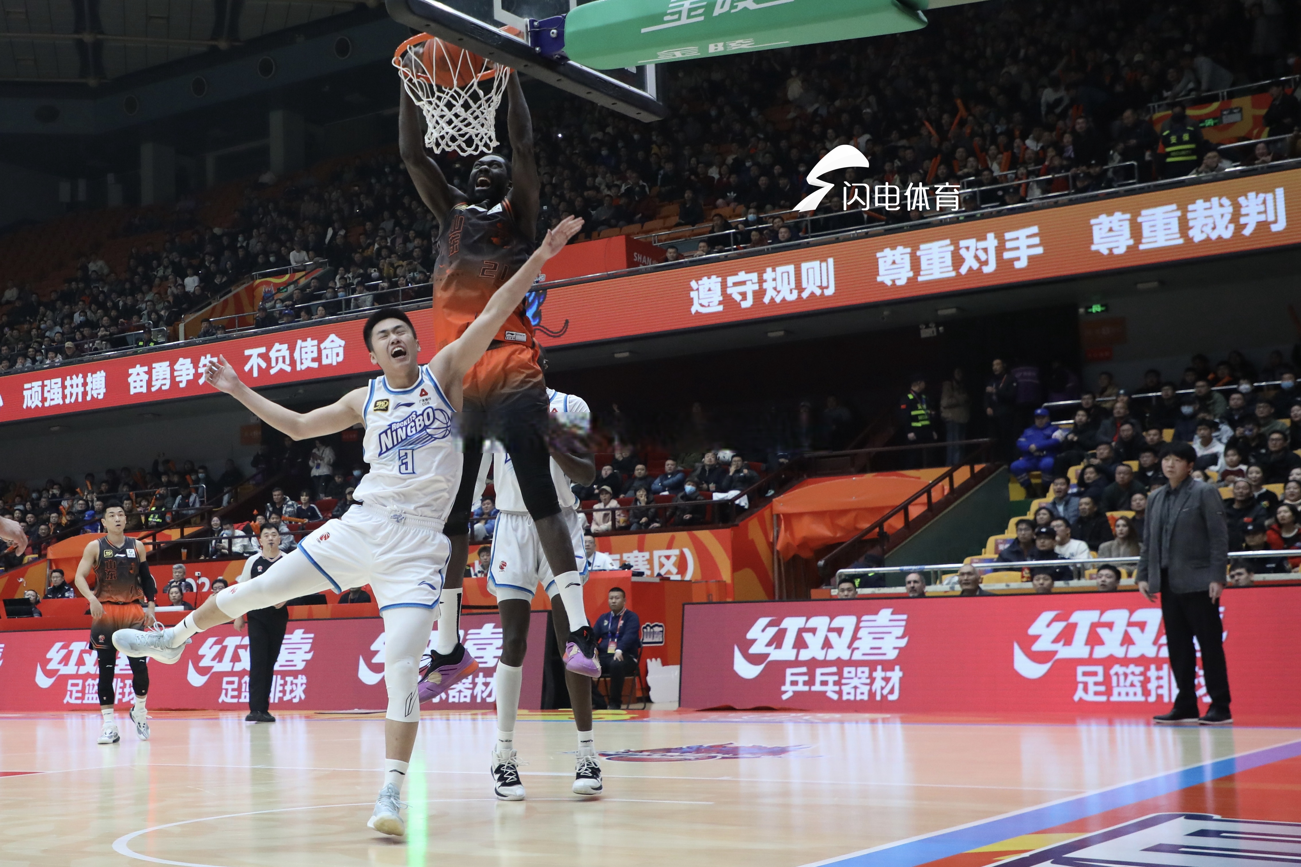 山东男篮全队发挥团结,取得连胜 山东男篮全队发挥团结,取得连胜