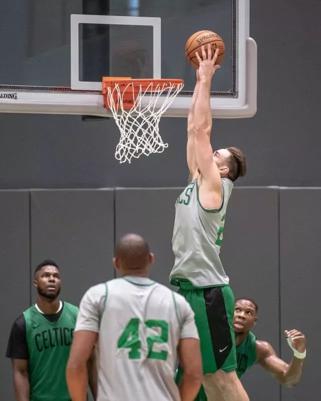 包含76人队签下摩里斯,增强板凳深度的词条 包含76人队签下摩里斯,增强板凳深度的词条