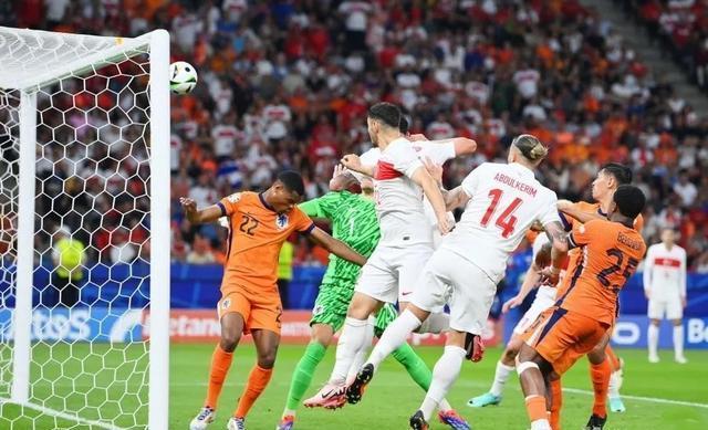 波兰队神奇逆转,晋级欧洲杯四强 波兰队神奇逆转,晋级欧洲杯四强