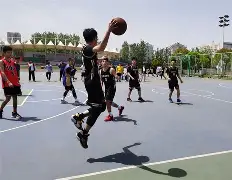 篮球精英联赛强队交手,场面激情四射 篮球精英联赛强队交手,场面激情四射