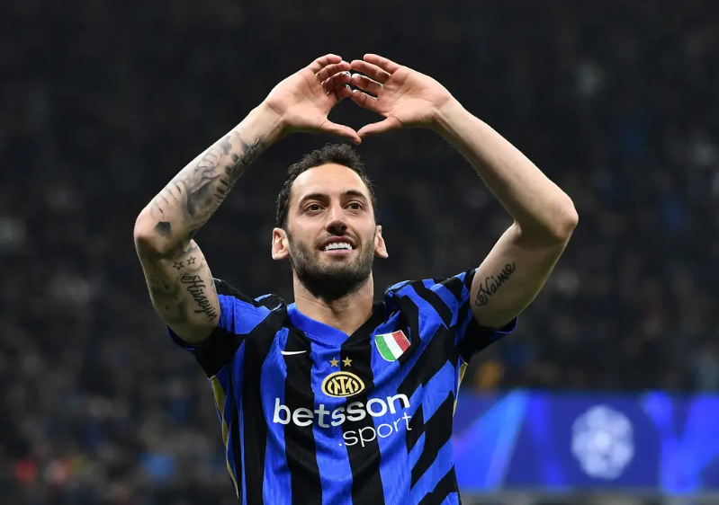 圣埃蒂安中场助攻，助球队战胜对手