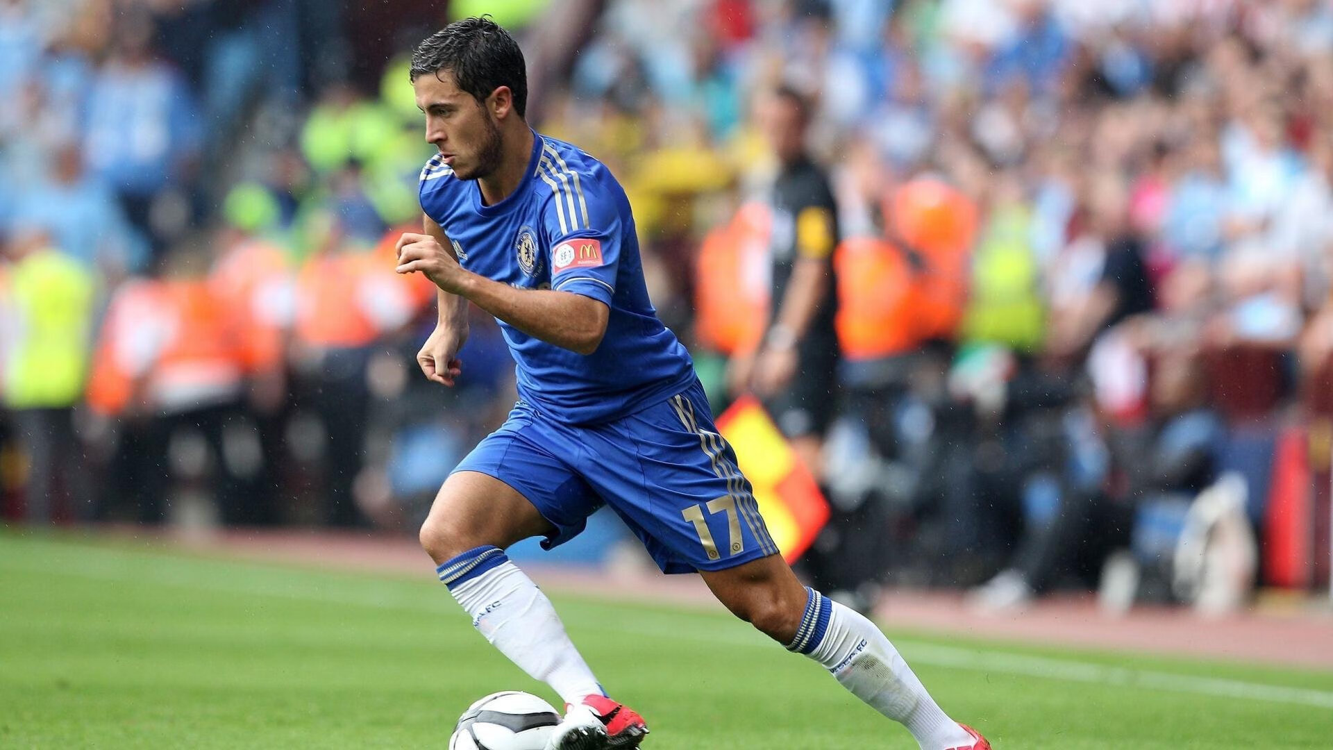 战术终结与野性燃烧,勒克莱尔冷静完胜红牛二队,维斯塔潘却用失控的引擎点燃赛场灵魂