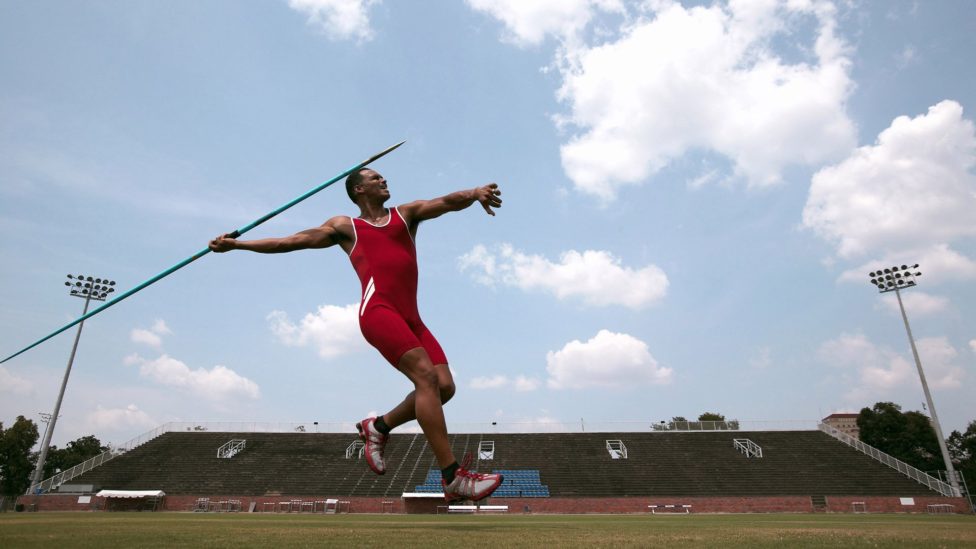 从联合杯淬火，到法网封神，阿尔卡拉斯的红土霸权，是一场预谋已久的唯一性登基